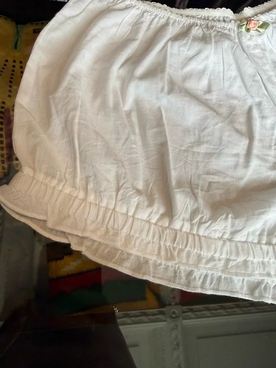 Kittens White Ruffled Cotton Bloomers with Rosette Accent - Picture 3 of 5